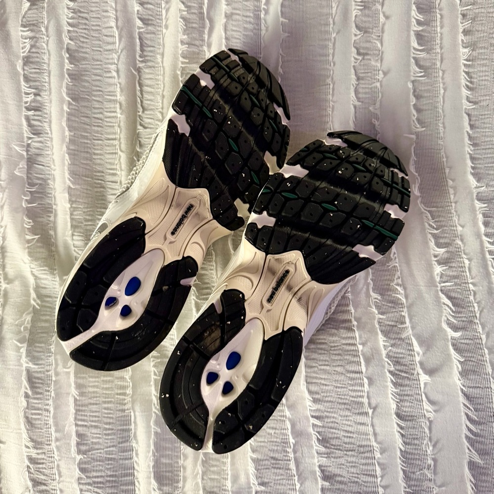 New Balance Sneakers - Picture 4 of 5